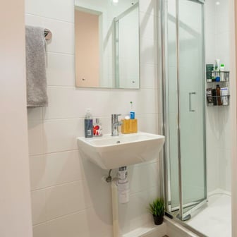 Silver Skyline En Suite - Image 5